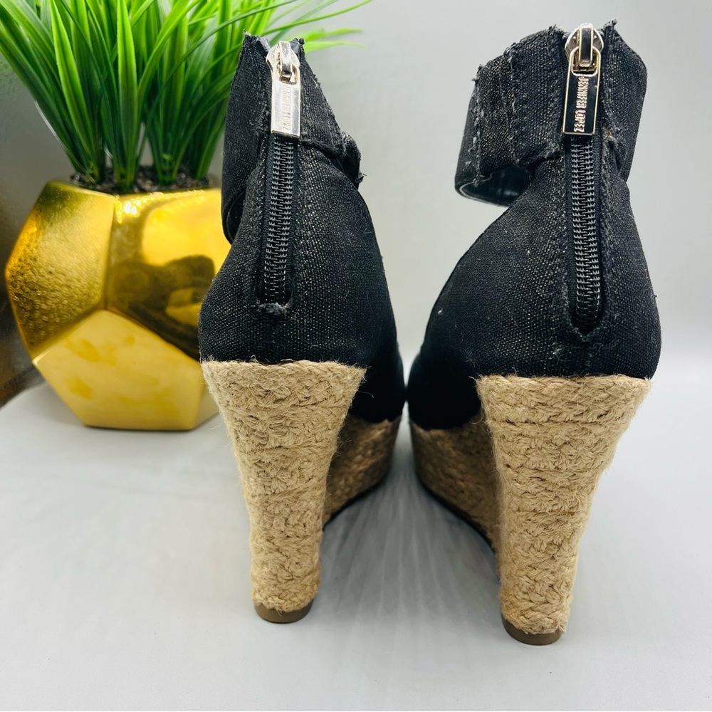 Preloved‎ Jennifer Lopez Black Wedges - Picture 3 of 9